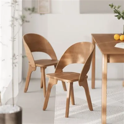 Jedálenské stoličky z dreveného nábytku